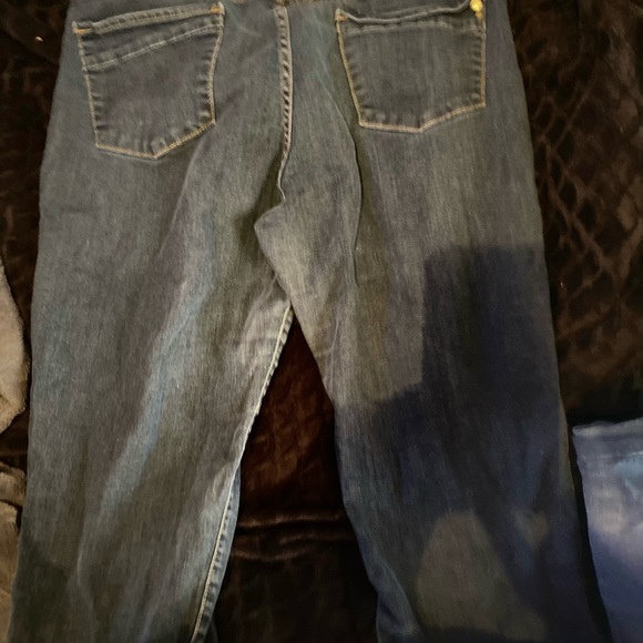 Capris - Picture 4 of 4